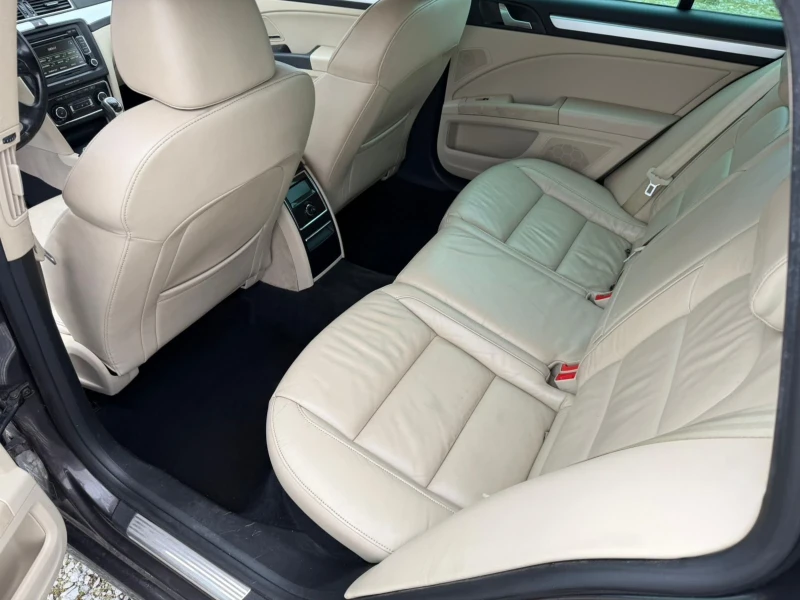 Skoda Superb 2.0 TDI - 4x4, снимка 10 - Автомобили и джипове - 52857938
