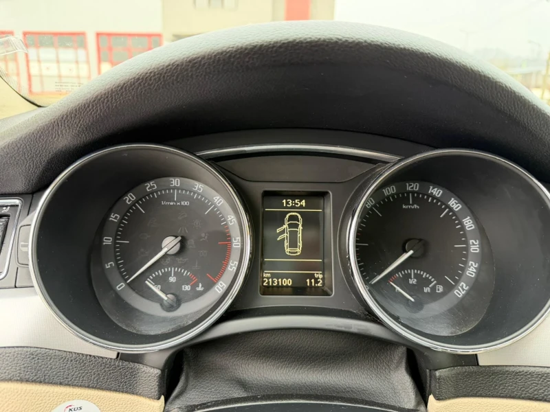 Skoda Superb 2.0 TDI - 4x4, снимка 15 - Автомобили и джипове - 52857938