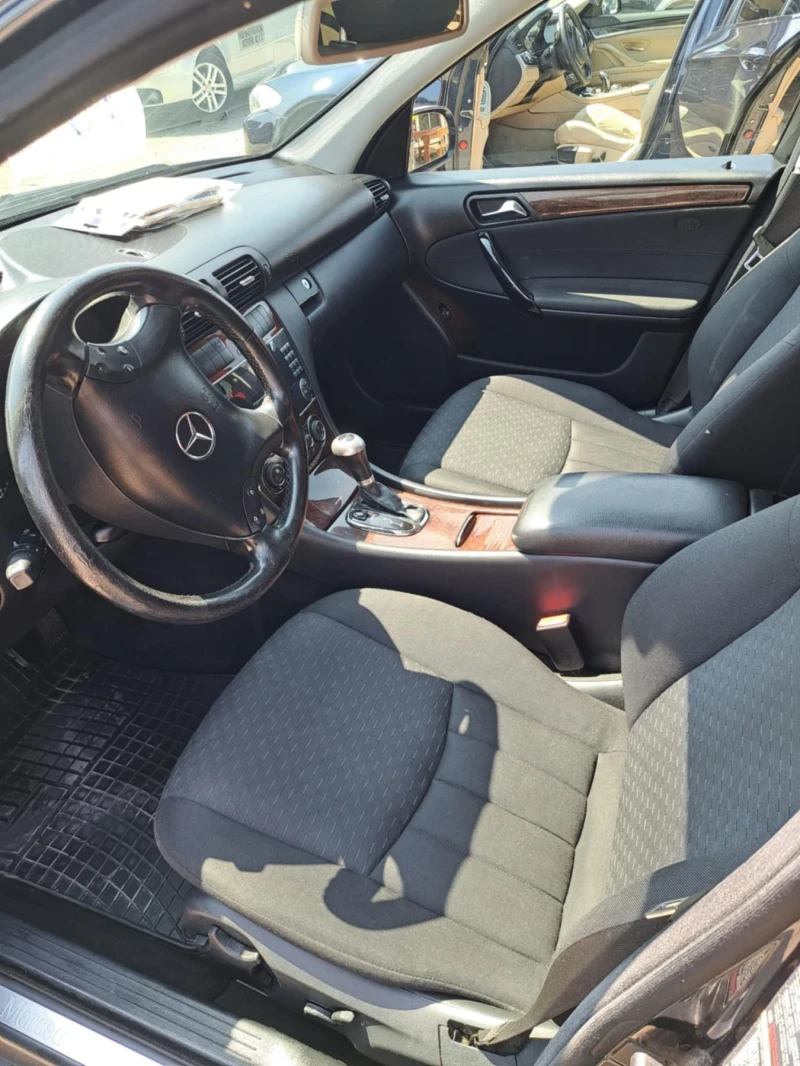 Mercedes-Benz C 220, снимка 3 - Автомобили и джипове - 52899832