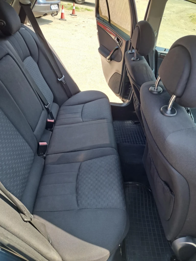 Mercedes-Benz C 220, снимка 6 - Автомобили и джипове - 52899832