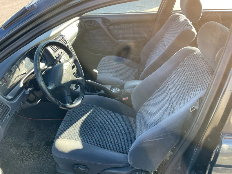 Toyota Carina E, снимка 11 - Автомобили и джипове - 52949177