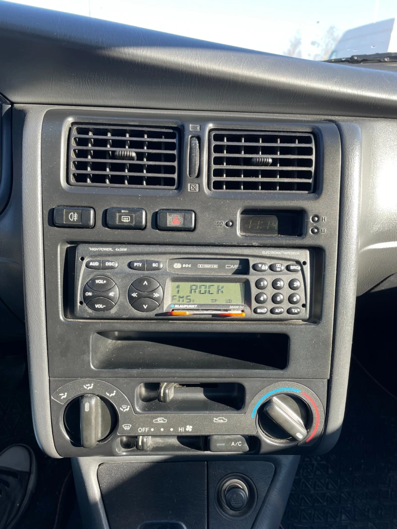 Toyota Carina E, снимка 14 - Автомобили и джипове - 52949177