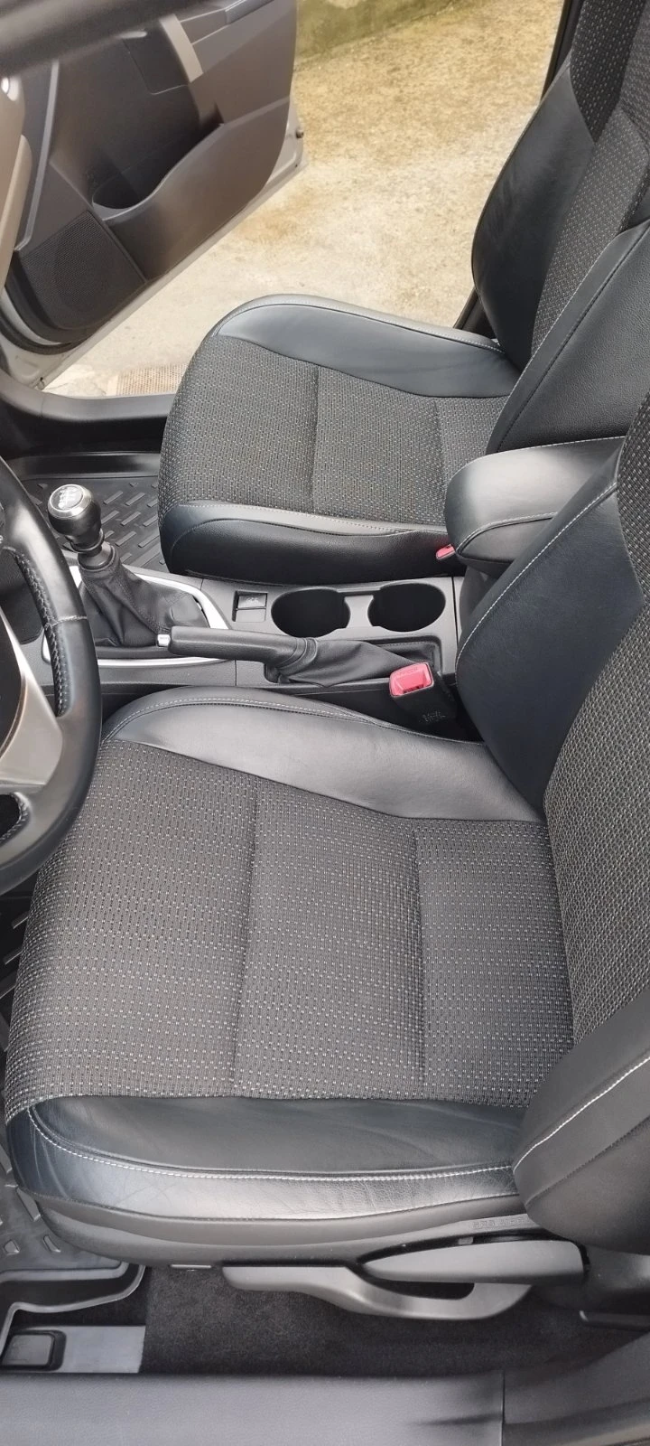 Toyota Auris 2.0 D-4D, Нави, Кмера, Панорама, снимка 8 - Автомобили и джипове - 54652040