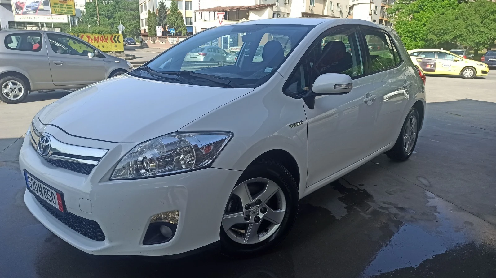 Toyota Auris 1.8 хибрид - изображение 2