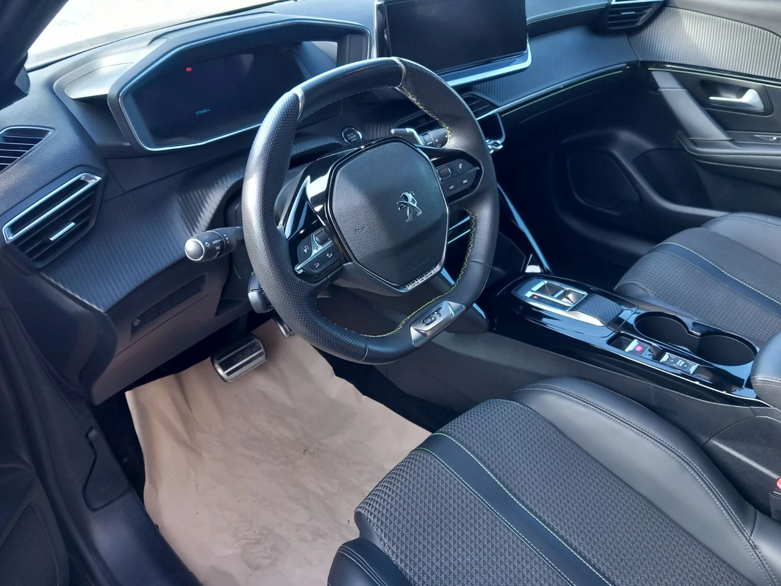 Peugeot 208 GT Auto - изображение 9