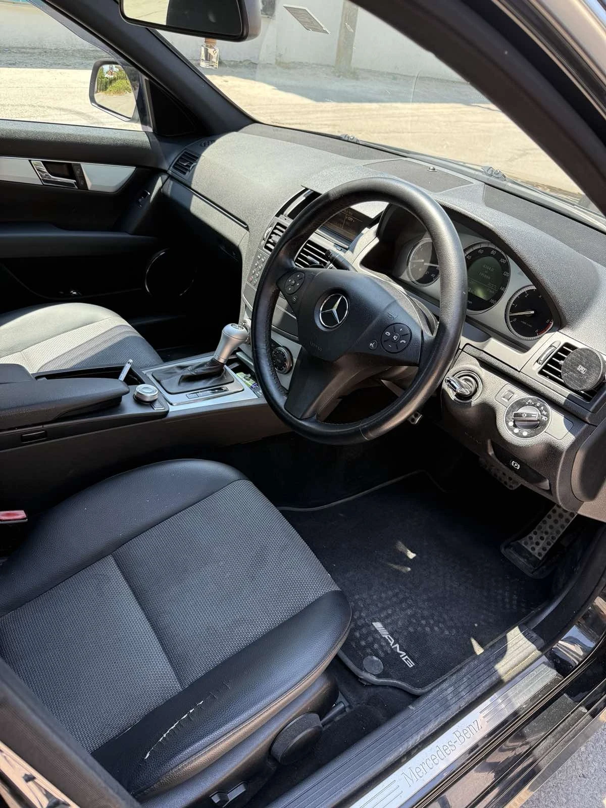 Mercedes-Benz C 320  - изображение 10