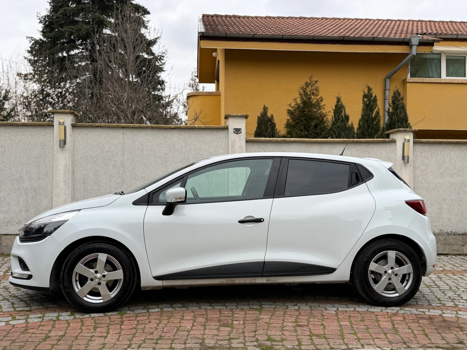 Renault Clio 1.5 DCi, снимка 2 - Автомобили и джипове - 53901924