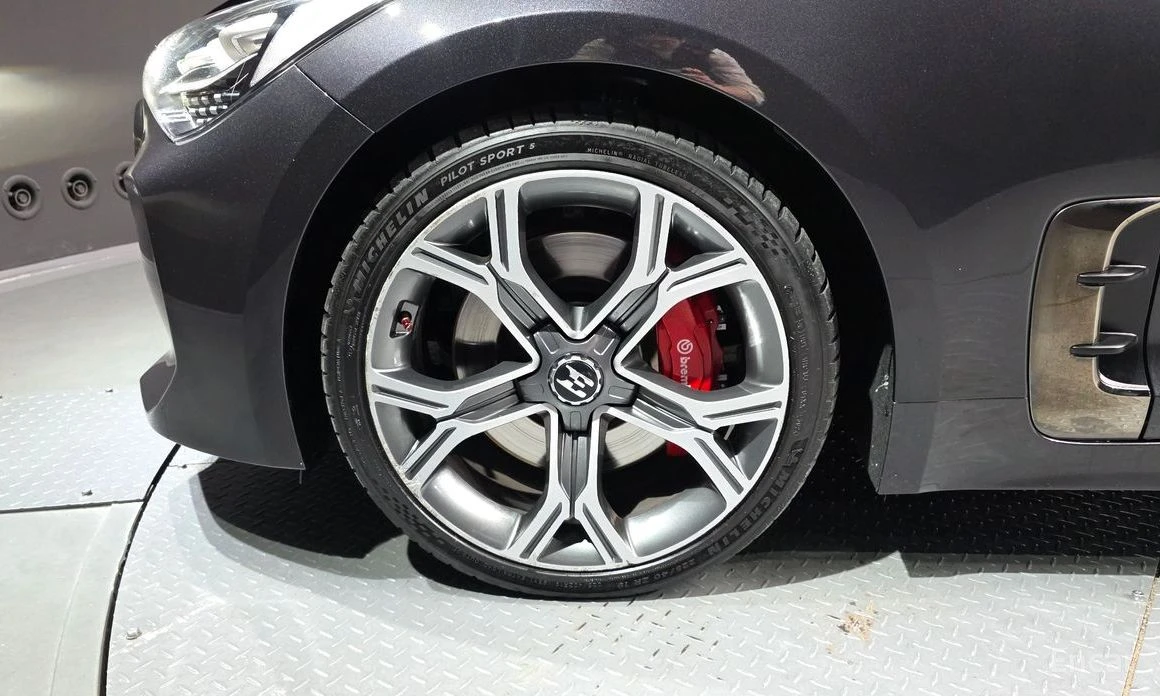 Kia Stinger GT AWD* HEAD-UP* ПАНОРАМА* ОБДУХВАНЕ* 360 КАМЕРИ, снимка 5 - Автомобили и джипове - 53905519