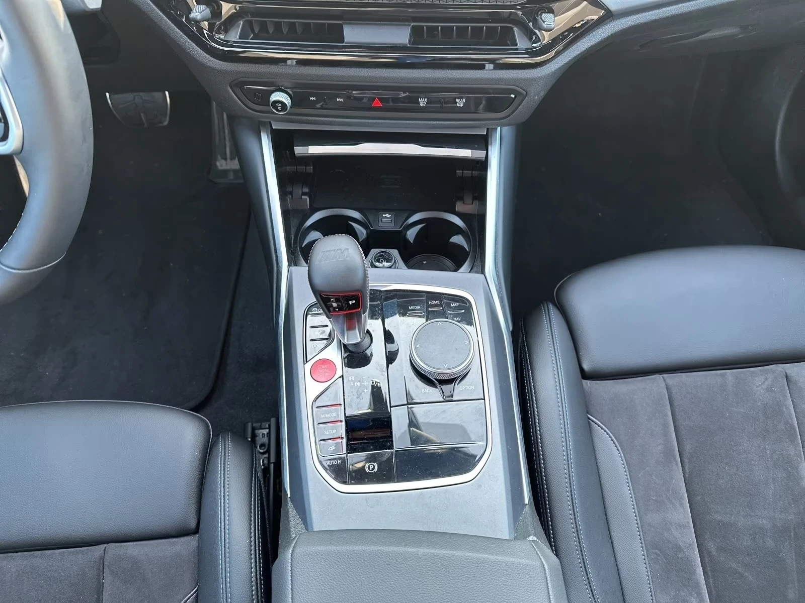 BMW M2 LCI Prem Selection Ad.LED DIST HUD H/K DCC Keyless, снимка 9 - Автомобили и джипове - 54245280