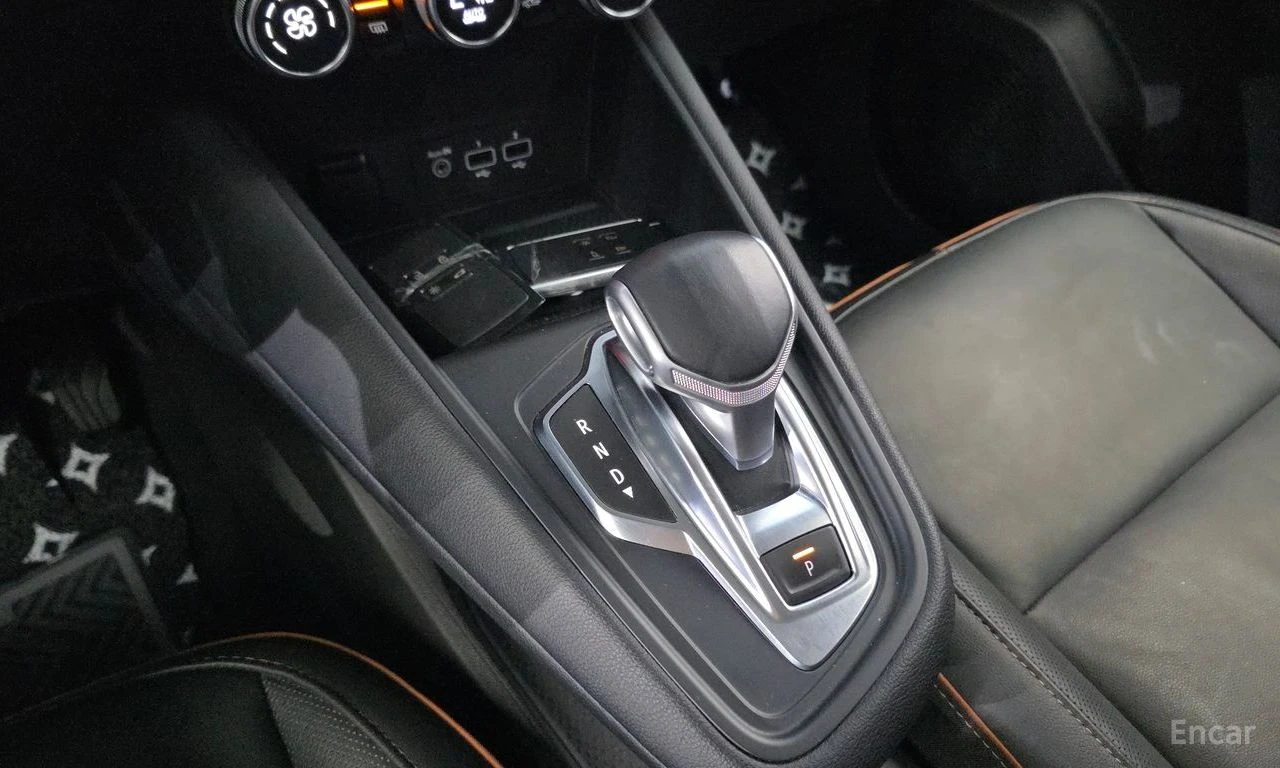 Renault Captur * 1.3TCe* PARIS EDITION* КОЖА* ПОДГРЕВ* LANE ASSIS, снимка 9 - Автомобили и джипове - 54460241
