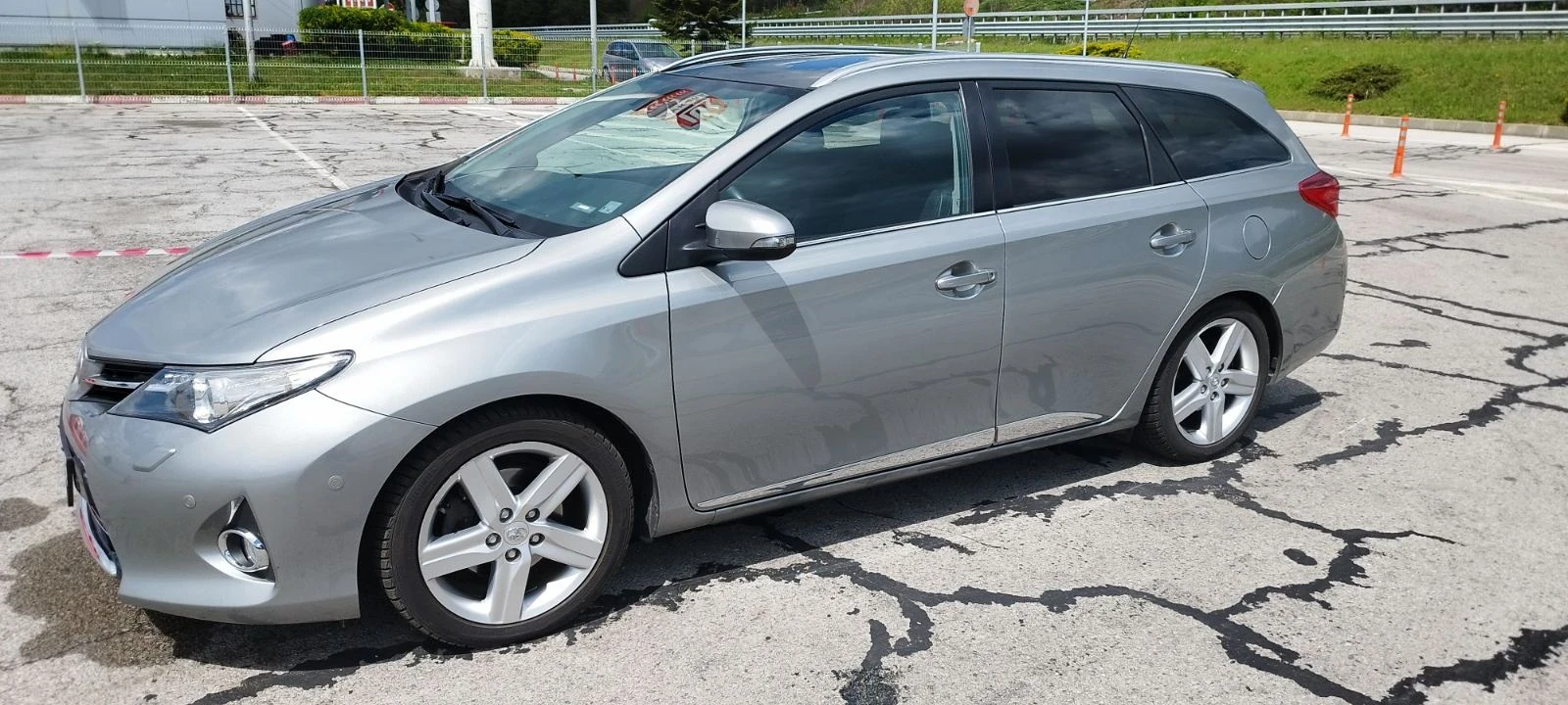 Toyota Auris 2.0 D-4D, Нави, Кмера, Панорама, снимка 3 - Автомобили и джипове - 54652040