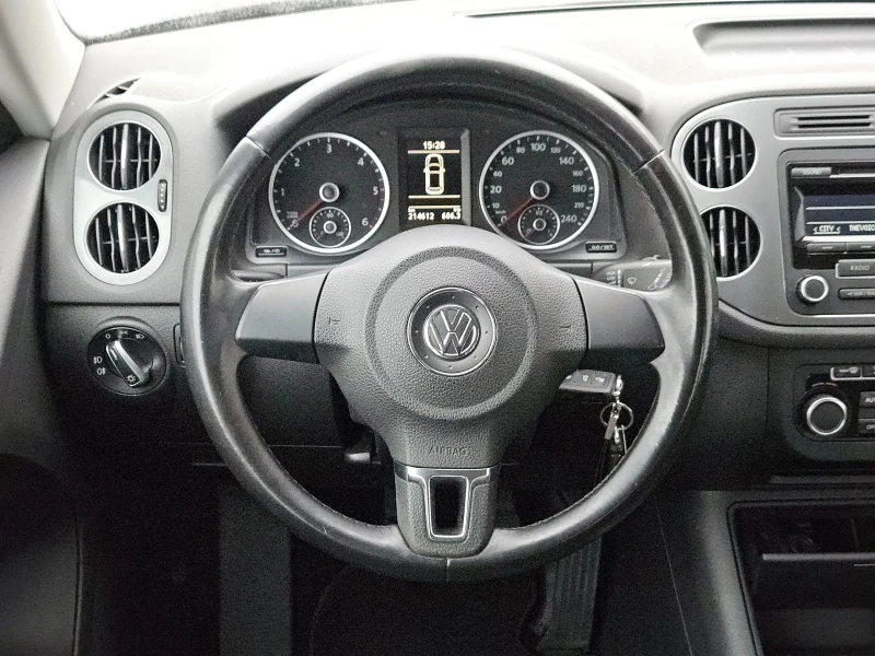 VW Tiguan 2.0TDI/BLUEMOTION/BLACK FRIDAY/6ск/EURO 5B/ТОП, снимка 11 - Автомобили и джипове - 52575824