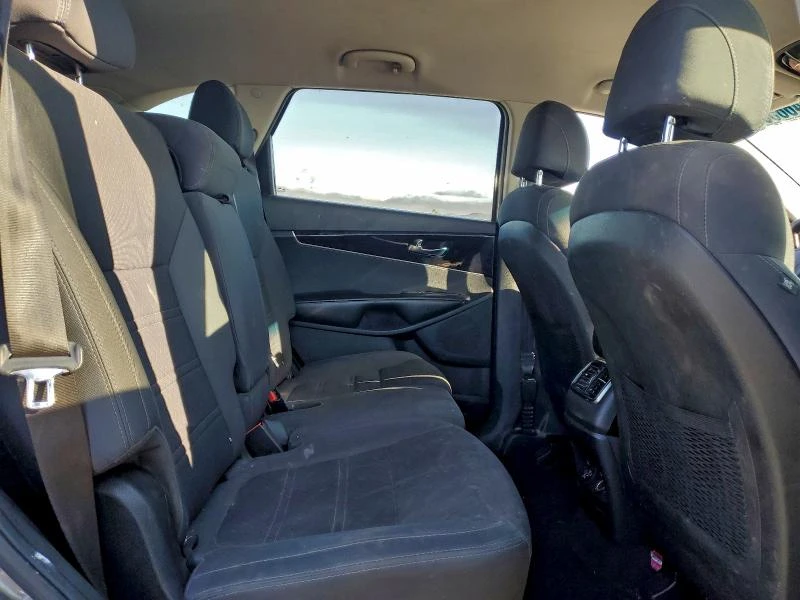 Kia Sorento 3.3L 6 All wheel drive, снимка 4 - Автомобили и джипове - 53083478