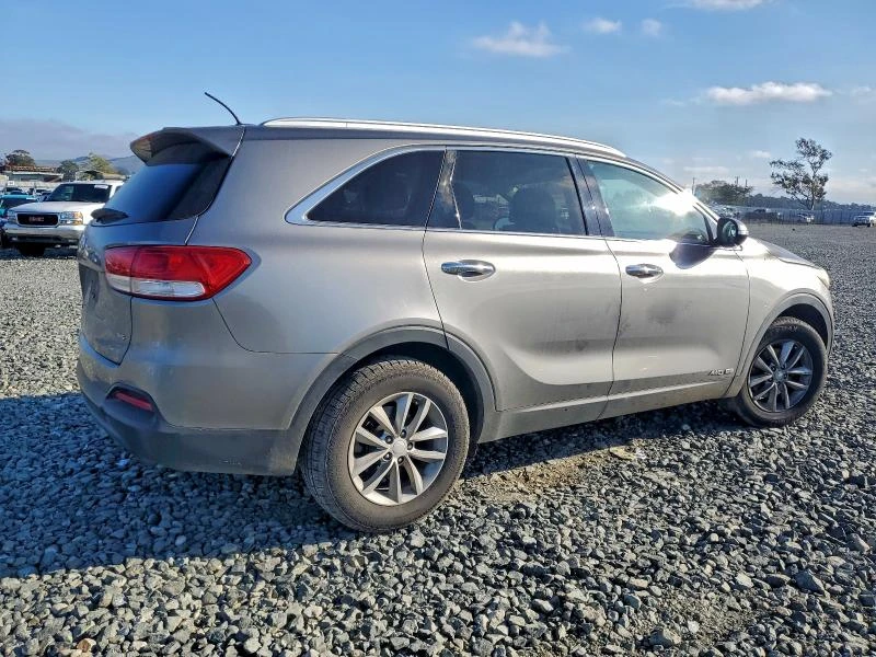 Kia Sorento 3.3L 6 All wheel drive, снимка 8 - Автомобили и джипове - 53083478