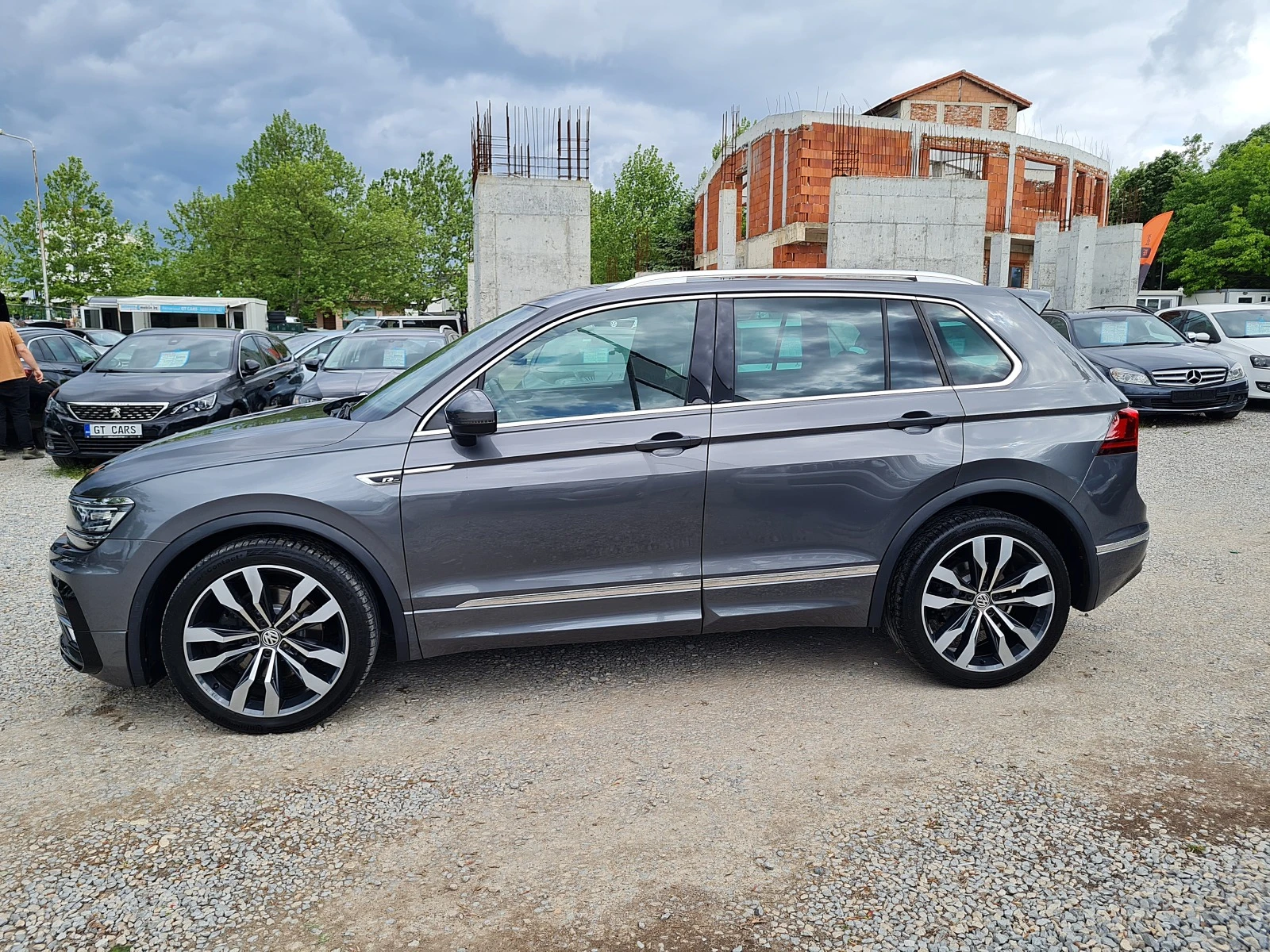 VW Tiguan R-LINE 2.0TDI 190kc/4x4/DSG/СЕРВИЗНА ИСТОРИЯ - изображение 8