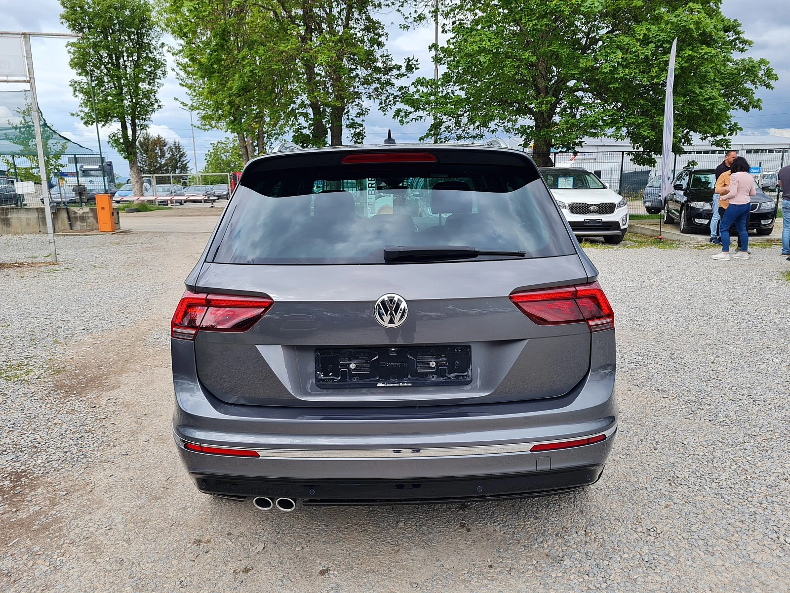 VW Tiguan R-LINE 2.0TDI 190kc/4x4/DSG/СЕРВИЗНА ИСТОРИЯ - изображение 6