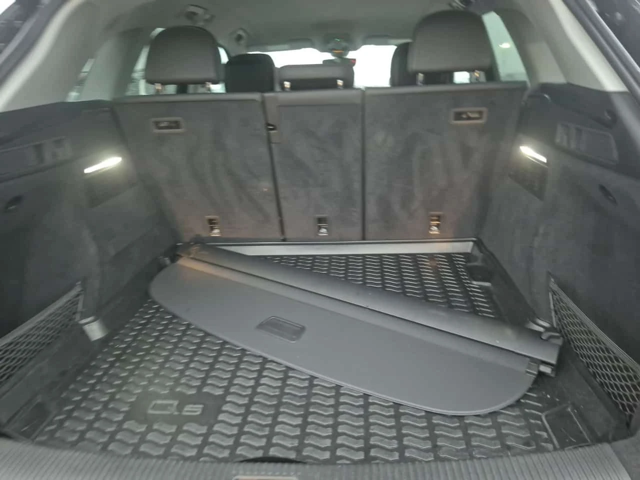 Audi Q5 * KOMFORT * ПОДГРЕВ* ДИСТРОНИК* ДВА КЛЮЧА* , снимка 13 - Автомобили и джипове - 54043223