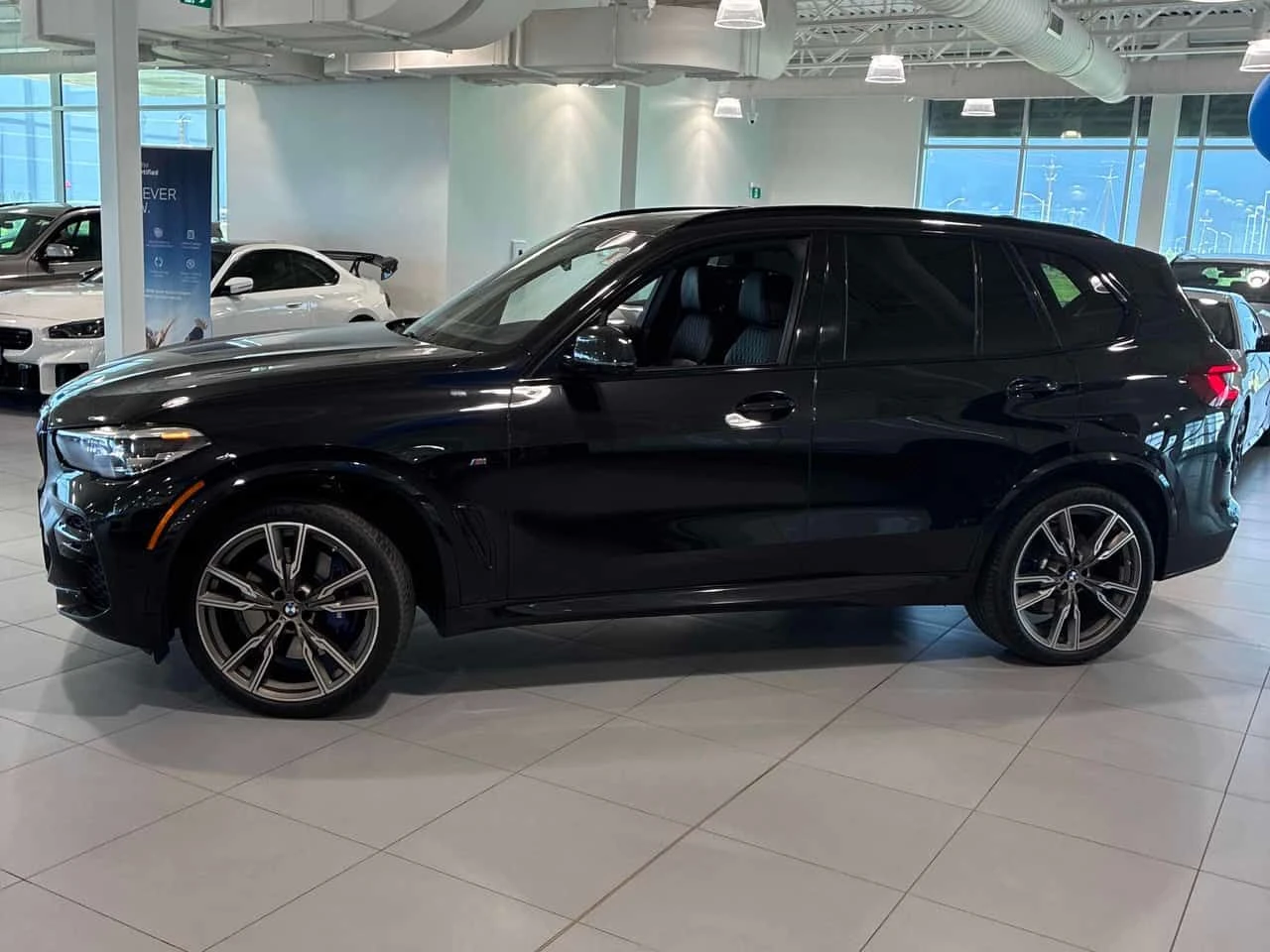 BMW X5 M50i | CARFAX | ГЛАВНО ПРЕДСТАВИТЕЛСТВО НА BMW, снимка 2 - Автомобили и джипове - 55514145