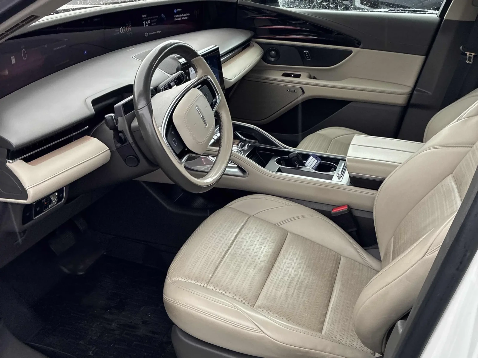 Lincoln Aviator NAUTILUS RESERVE AWD* ОБДУХ* 360* КАМЕРА* KEYLESS, снимка 5 - Автомобили и джипове - 55816614