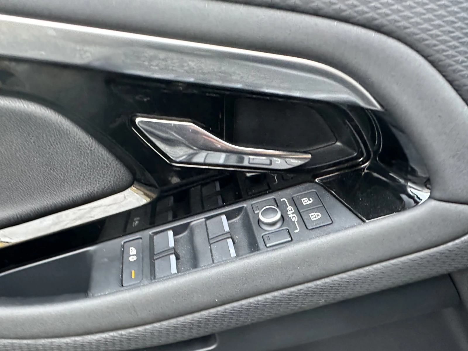 Land Rover Range Rover Evoque 2.0 TD4 R-Dynamic Navi Leather, снимка 16 - Автомобили и джипове - 56159622