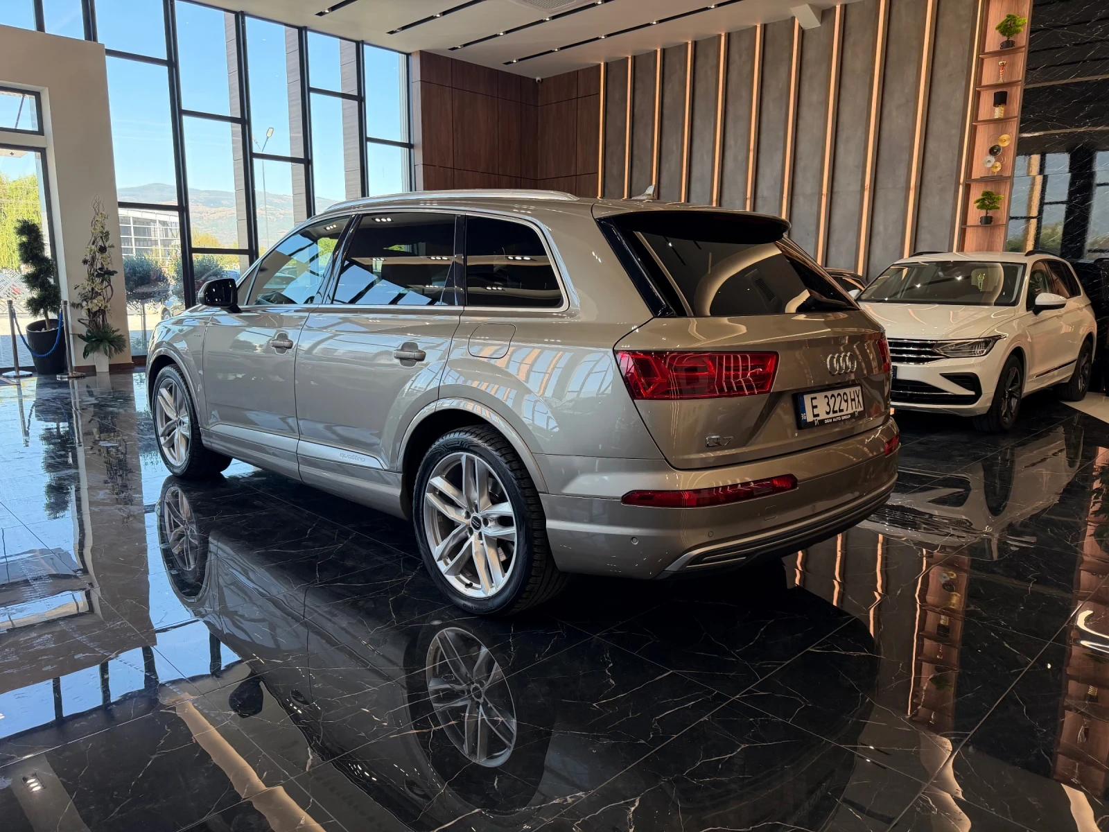 Audi Q7 E-TRON, снимка 5 - Автомобили и джипове - 56354505