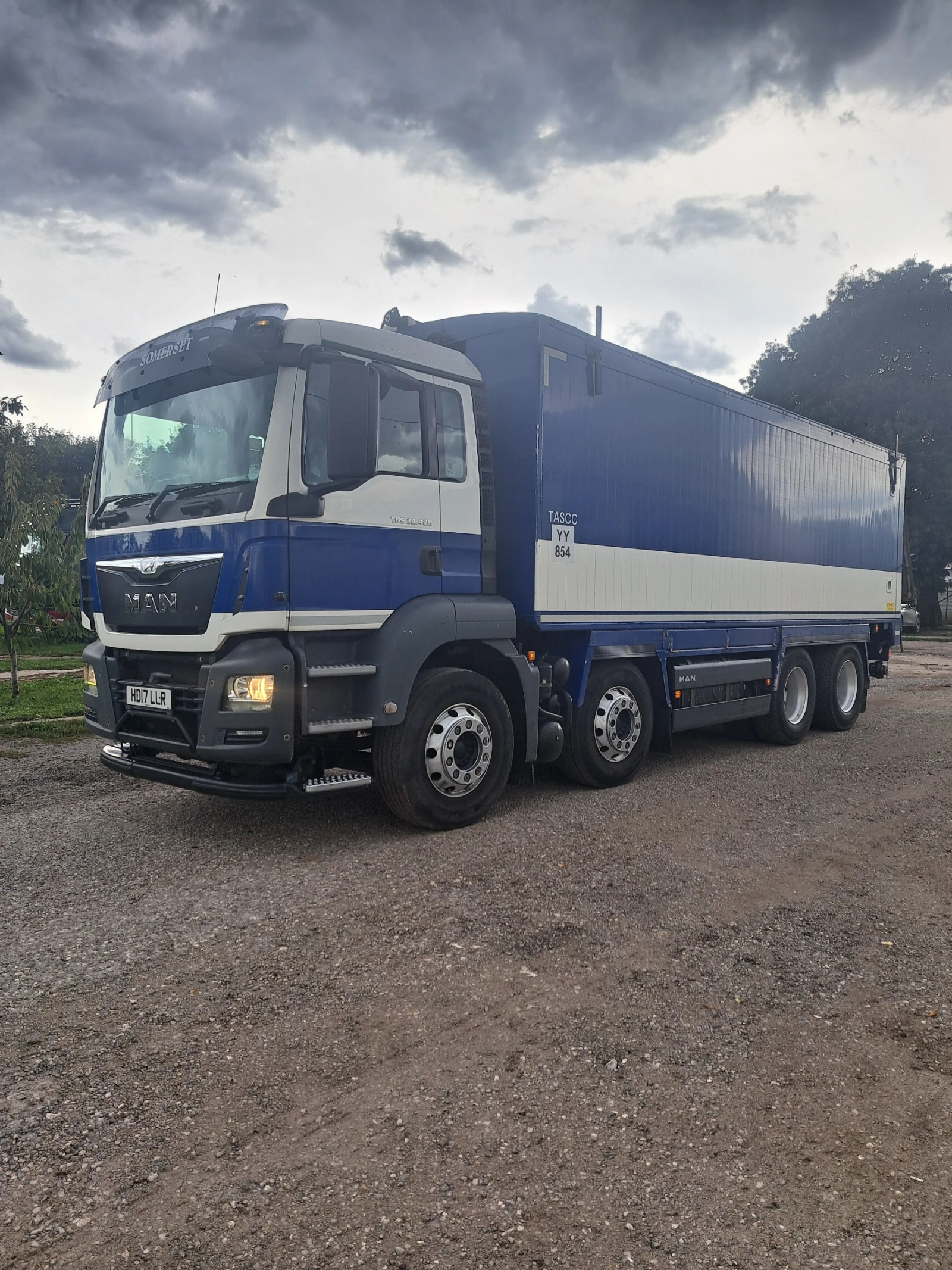 Man Tgs 32.420/8x4-самосвал/зърновоз , снимка 6 - Камиони - 56226140