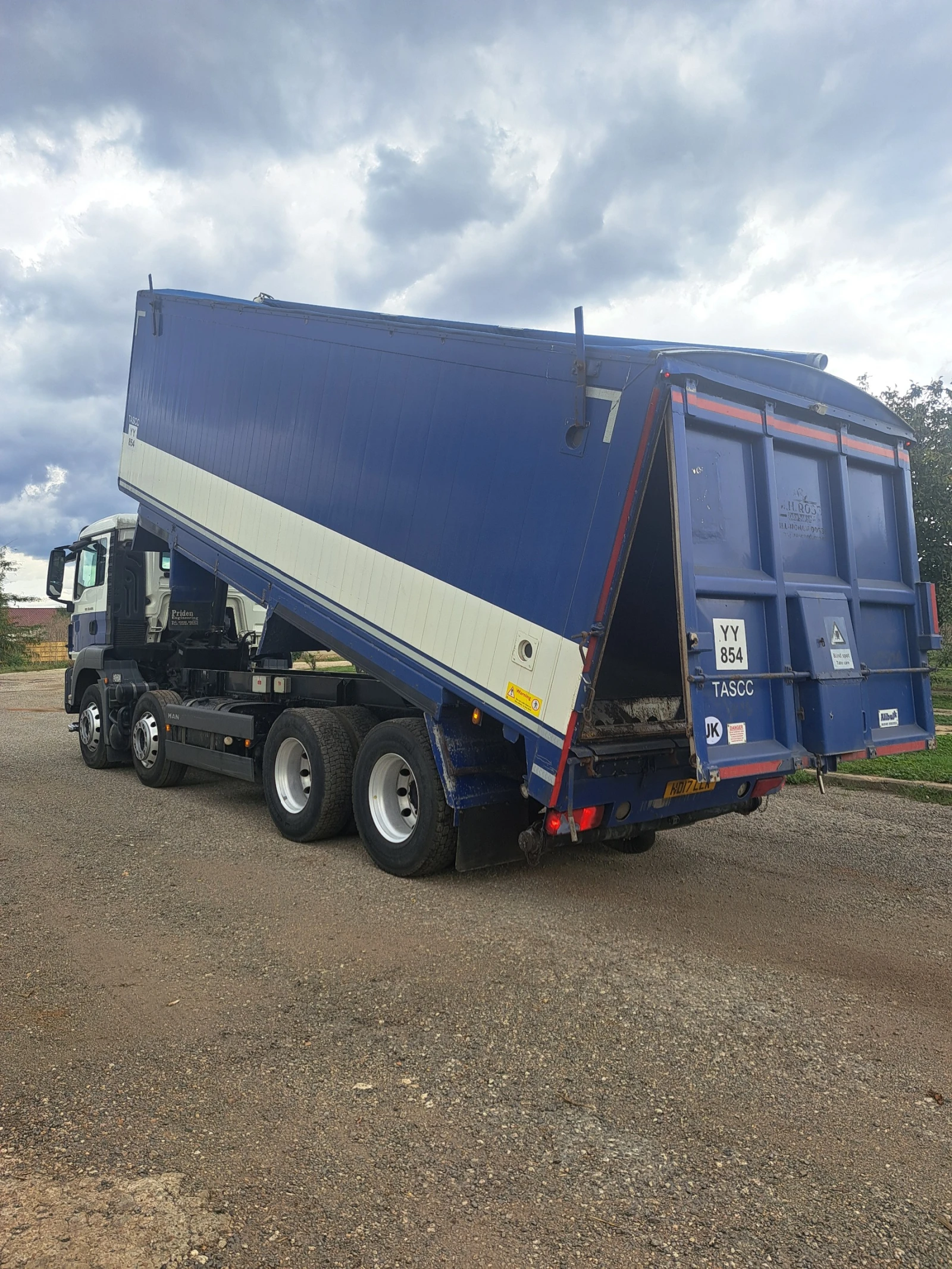 Man Tgs 32.420/8x4-самосвал/зърновоз , снимка 4 - Камиони - 56226140