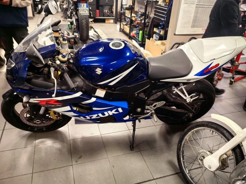 Suzuki Gsxr 600! УНИКАТ !!! ОЧАКВАН ВНОС !, снимка 3 - Мотоциклети и мототехника - 53509462