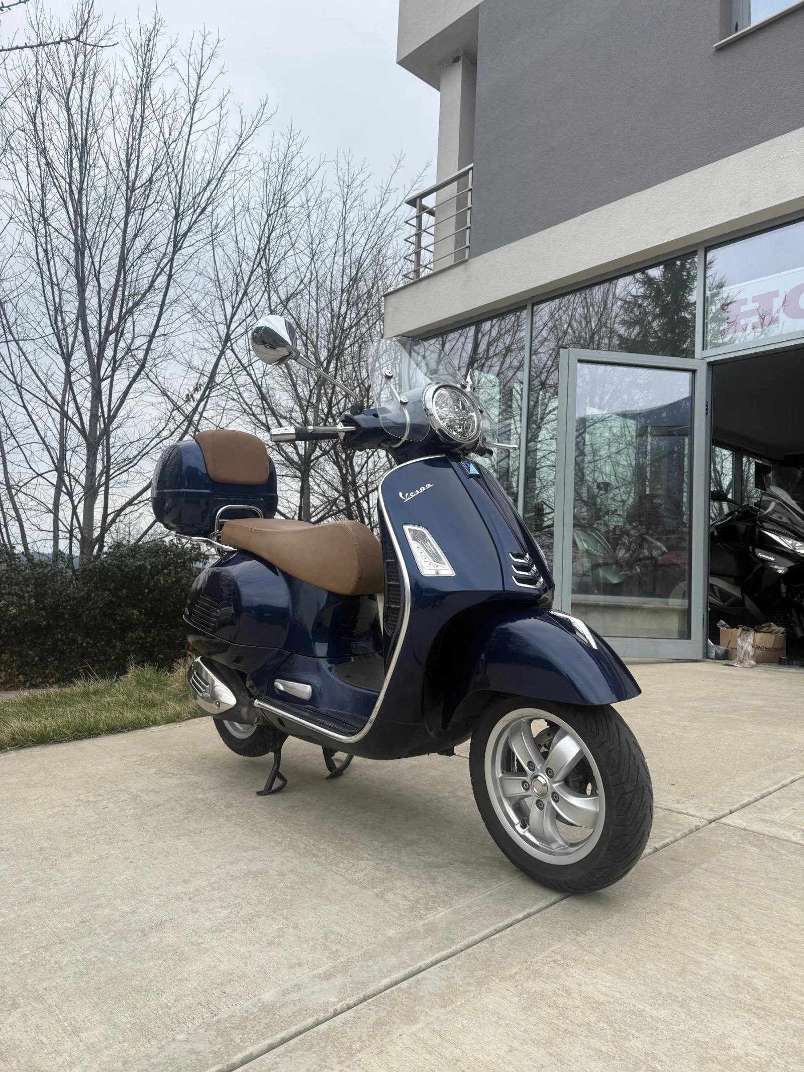 Vespa 300 2021 ABS ASR LED 300, снимка 2 - Мотоциклети и мототехника - 53467176