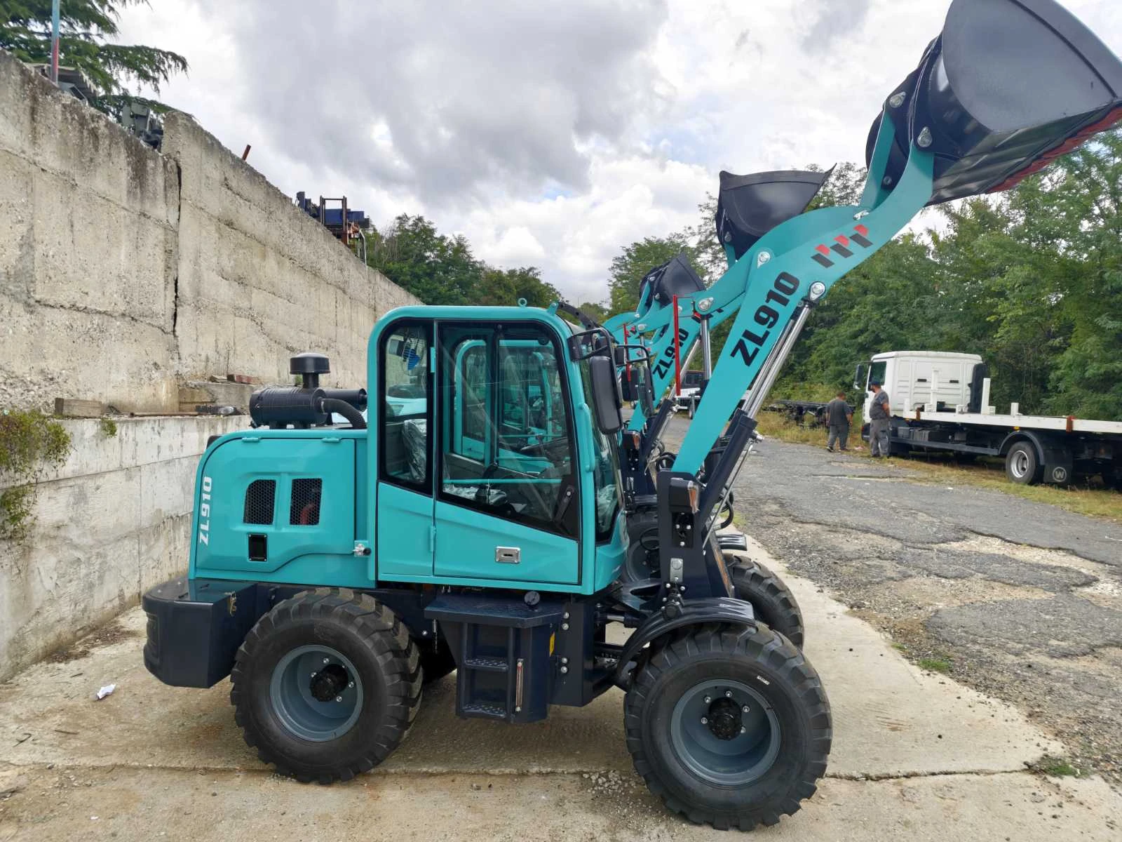 ���� ����� �������� Komatsu ����� ���� 65 �.� | Mobile.bg � ����������� 5