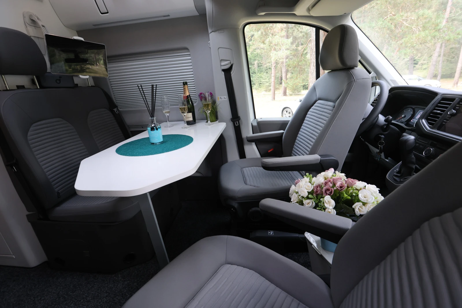 Кемпер VW Grand California 600, снимка 3 - Каравани и кемпери - 55424648