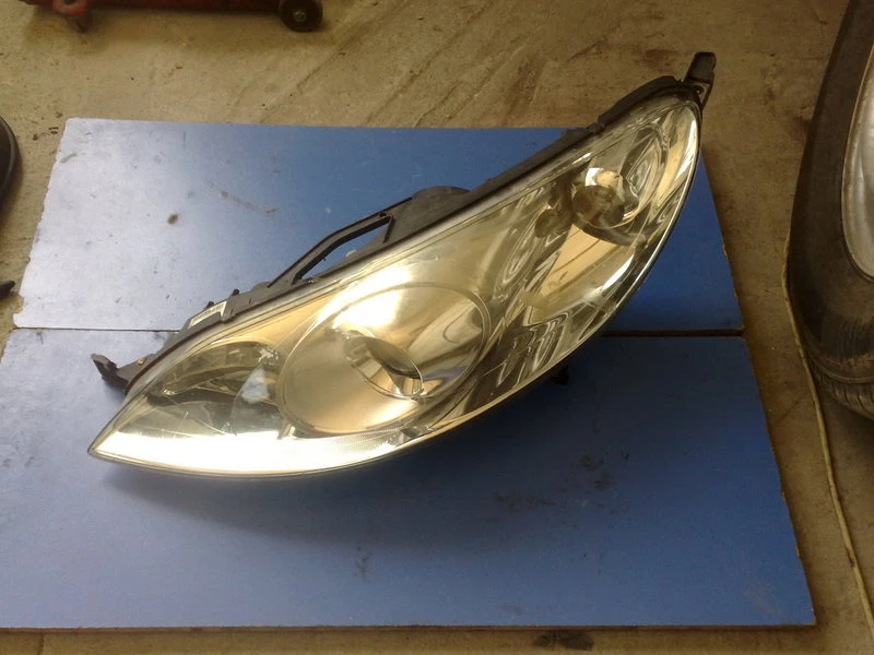 фар ляв за Пежо 407 седан (с)
