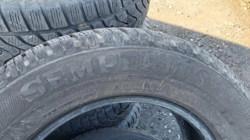 Гуми Зимни 215/65R16, снимка 3 - Гуми и джанти - 27504969