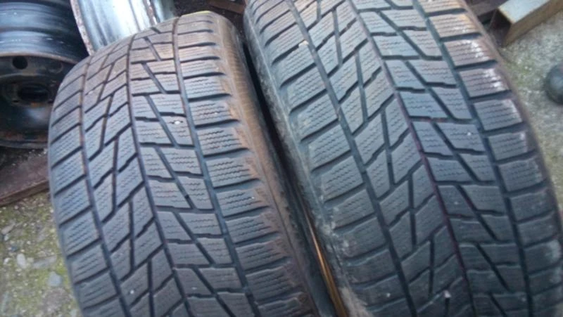 Гуми Зимни 255/40R19, снимка 2 - Гуми и джанти - 27552724