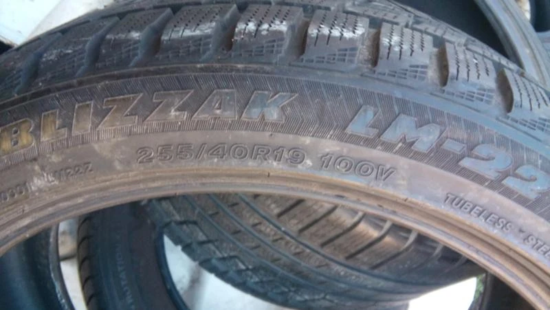 Гуми Зимни 255/40R19, снимка 5 - Гуми и джанти - 27552724