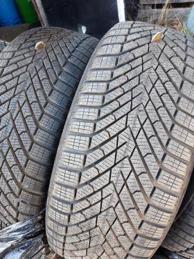 Гуми Зимни 235/55R19, снимка 2 - Гуми и джанти - 47909300