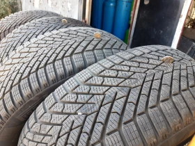 Гуми Зимни 235/55R19, снимка 1 - Гуми и джанти - 47909300