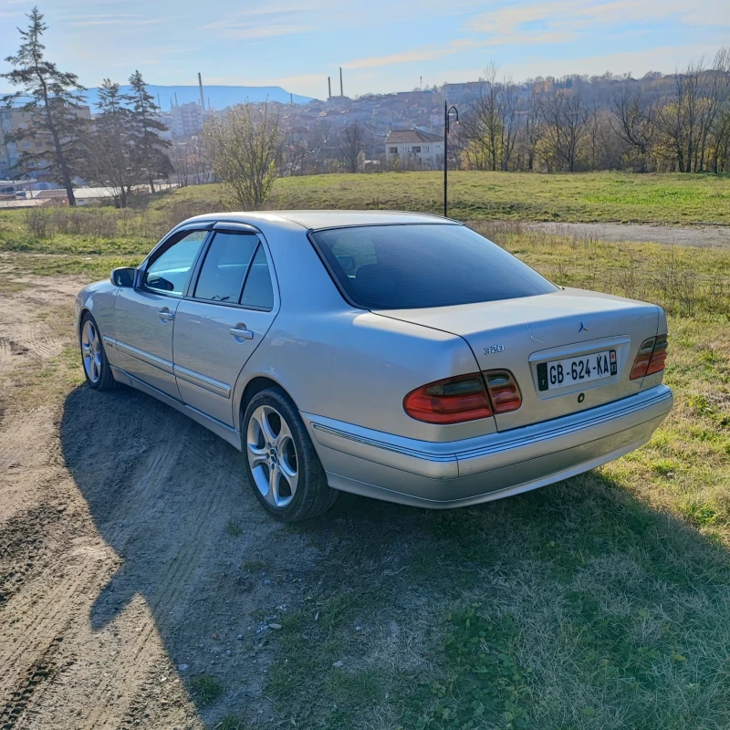 Mercedes-Benz E 220 220 CDI, снимка 2 - Автомобили и джипове - 48870115