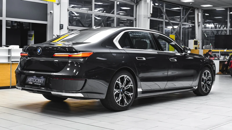 BMW 750 e xDrive Executive Lounge PHEV Sportautomatic, снимка 6 - Автомобили и джипове - 53032287