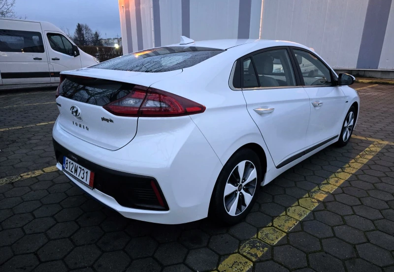 Hyundai Ioniq 1.6 GDI PHEV / PREMIUM, снимка 3 - Автомобили и джипове - 53253147