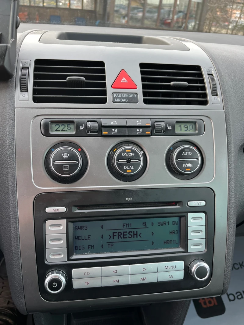 VW Touran 1.6i 102ps, снимка 12 - Автомобили и джипове - 53598331