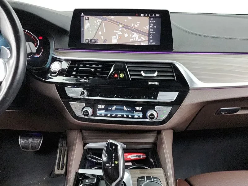 BMW 520 D M Sports Plus, снимка 14 - Автомобили и джипове - 53707897