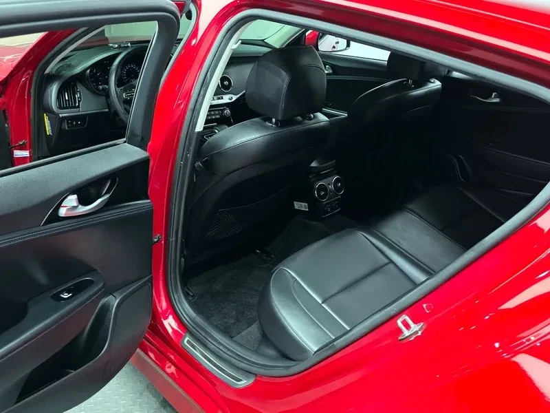 Kia Stinger 2.0L turbo, снимка 9 - Автомобили и джипове - 54708225