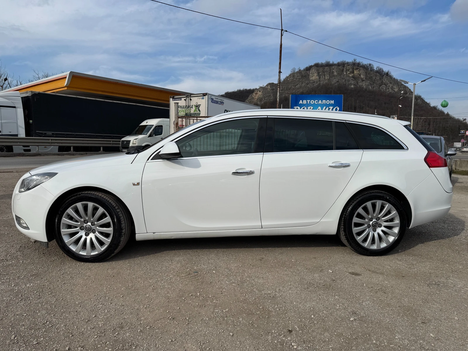 Opel Insignia 2.0CDTI-160К.С-4Х4-AVTOMAT-SPORT TOURER  - изображение 3