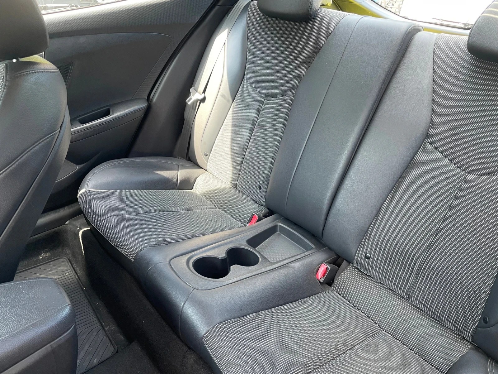 Hyundai Veloster  1.6, NAVI - изображение 8