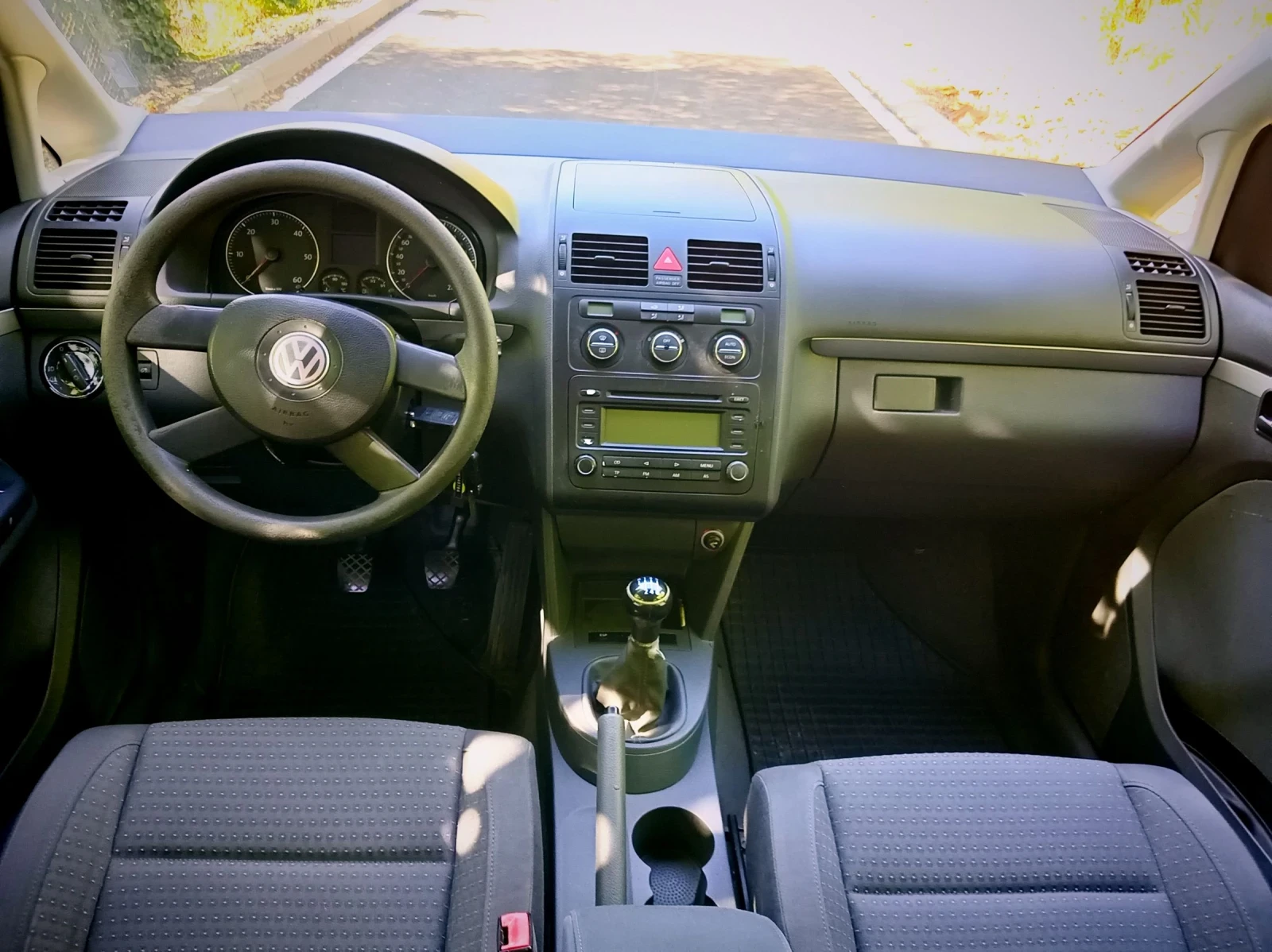 VW Touran 1.9ТДИ, 6 Скорости  - изображение 10