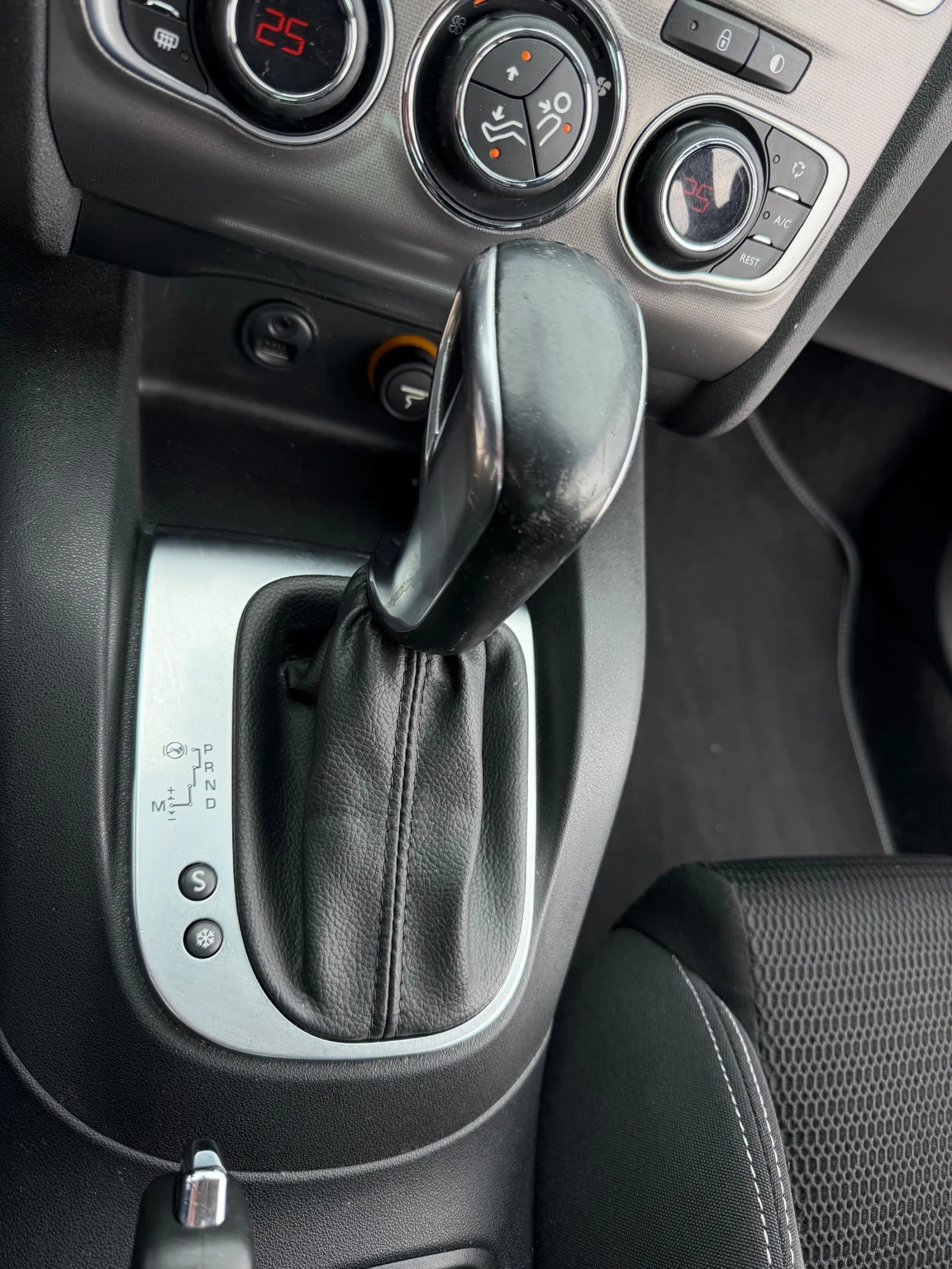 Citroen C4 1.6hdi* Auto* Face* EURO6 - изображение 9