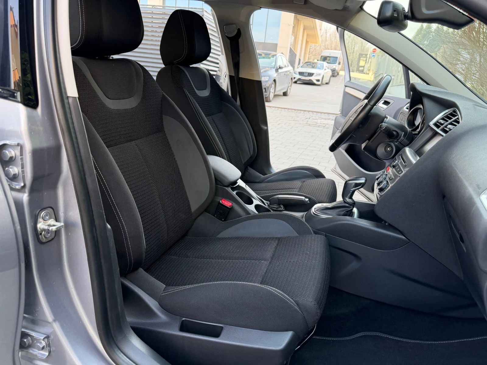 Citroen C4 1.6hdi* Auto* Face* EURO6 - изображение 10