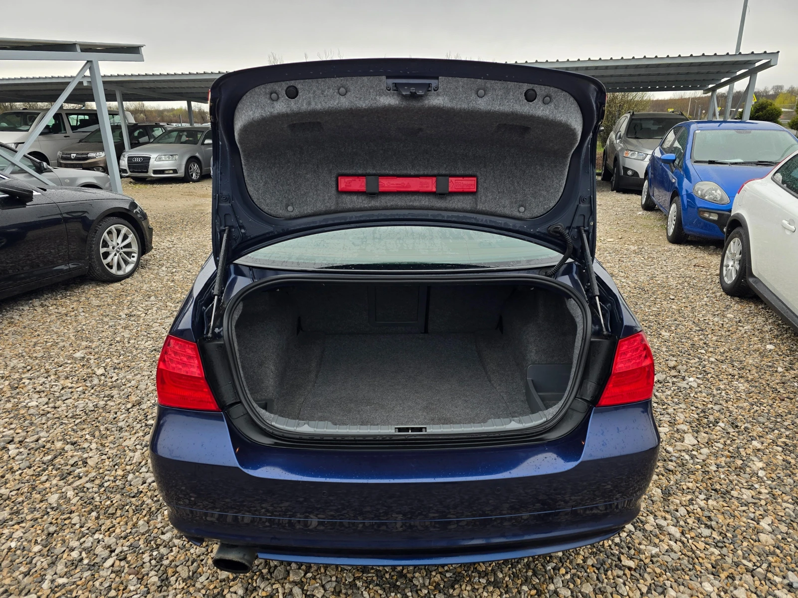 BMW 318 2.0i 143кс РЕАЛНИ КИЛОМЕТРИ , снимка 15 - Автомобили и джипове - 54003125