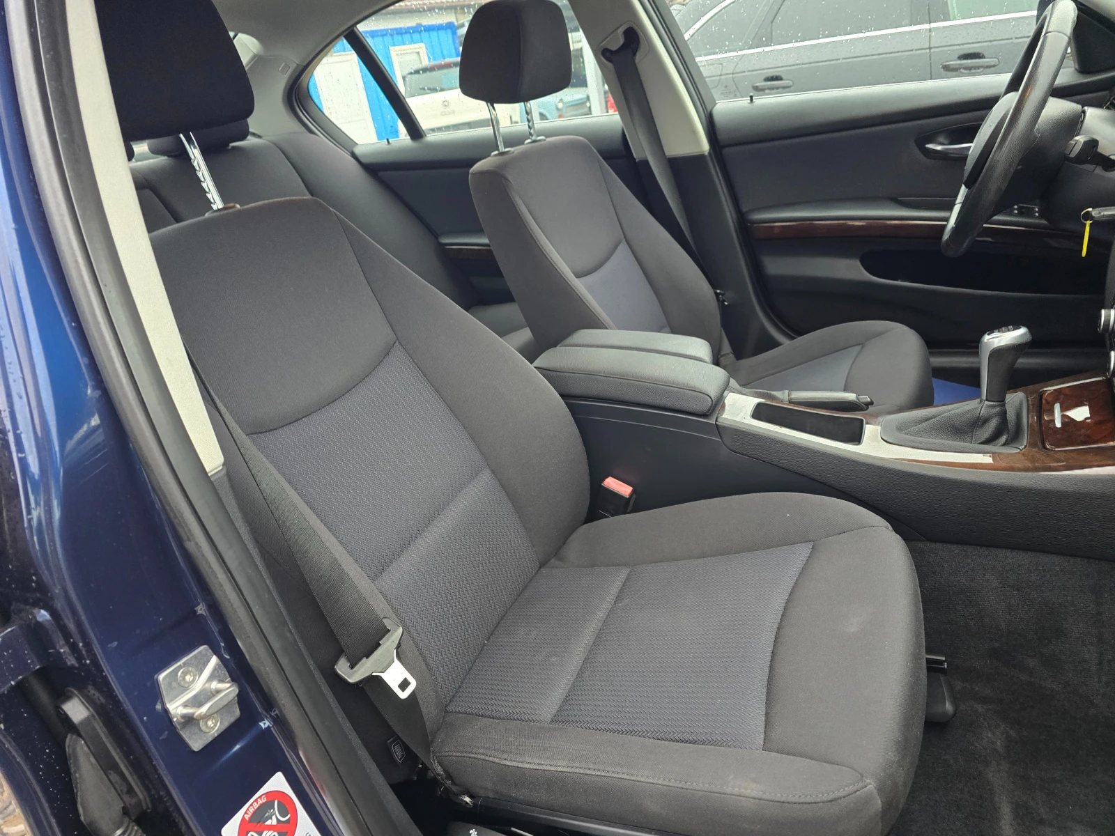 BMW 318 2.0i 143кс РЕАЛНИ КИЛОМЕТРИ , снимка 14 - Автомобили и джипове - 54003125